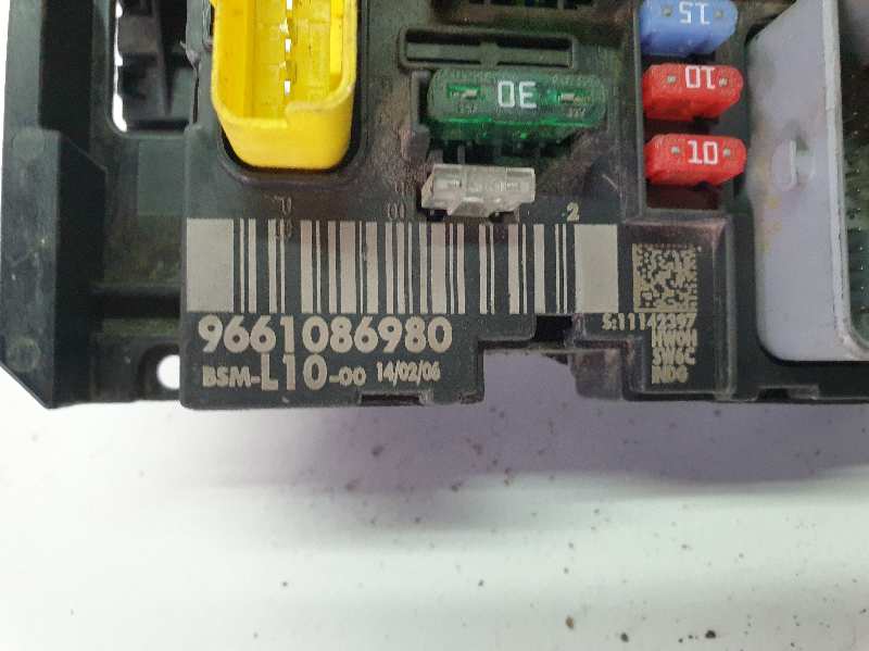 CAJA RELES - FUSIBLES