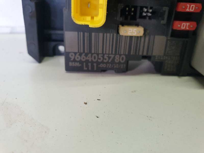 CAJA RELES - FUSIBLES