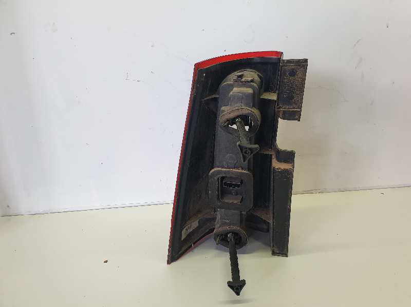 8200864610 PILOTO TRASERO DERECHO DACIA LOGAN