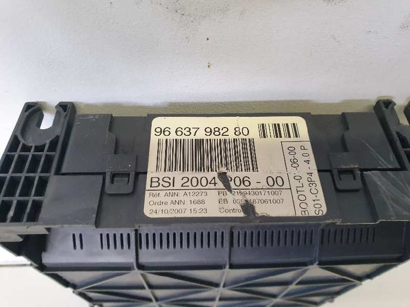 CAJA RELES - FUSIBLES