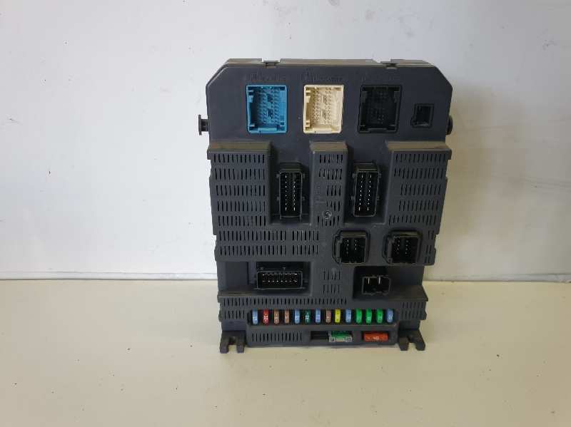 CAJA RELES - FUSIBLES