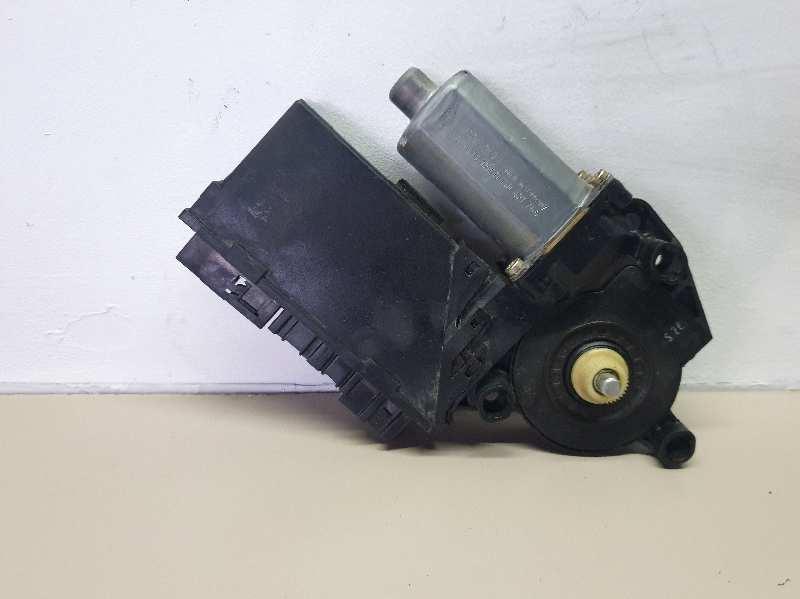 MOTOR ELEVALUNAS DELANTERO DERECHO