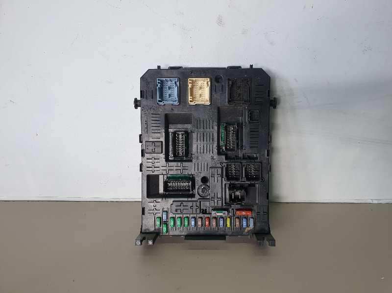 CAJA RELES - FUSIBLES