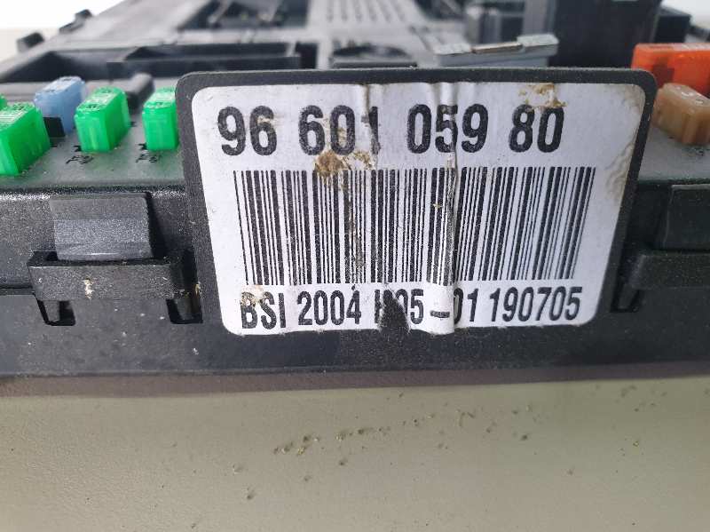 CAJA RELES - FUSIBLES