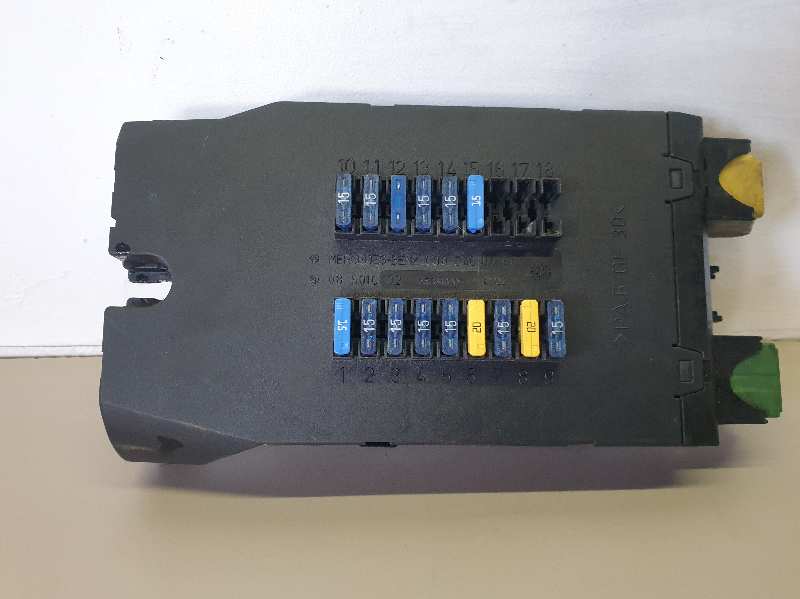 CAJA RELES - FUSIBLES