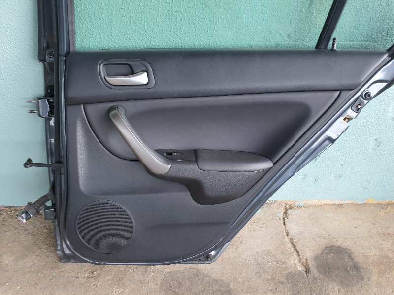 GUARNECIDO PUERTA TRASERA DERECHA