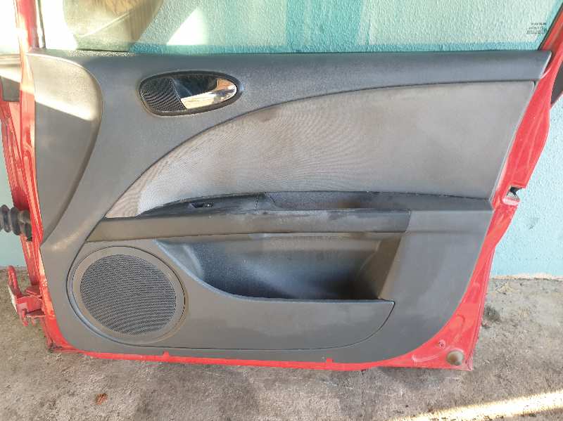 GUARNECIDO PUERTA DELANTERA DERECHA