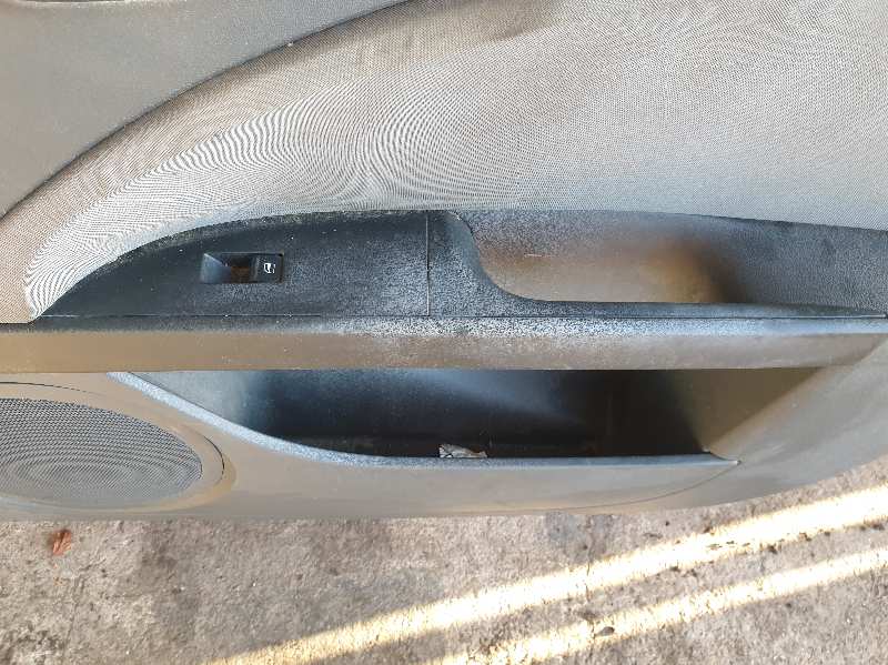 ELEVALUNAS DELANTERO DERECHO