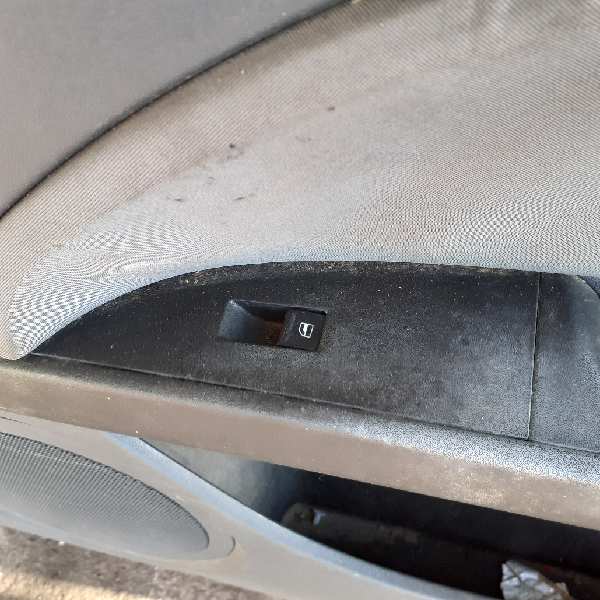 MANDO ELEVALUNAS DELANTERO DERECHO