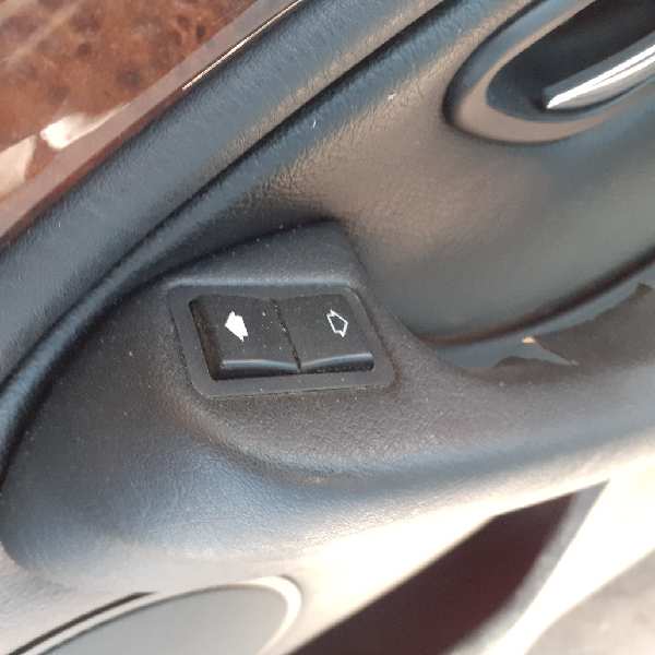 MANDO ELEVALUNAS DELANTERO DERECHO