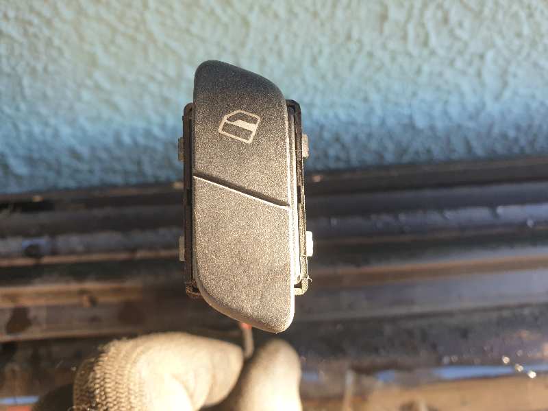 MANDO ELEVALUNAS DELANTERO DERECHO