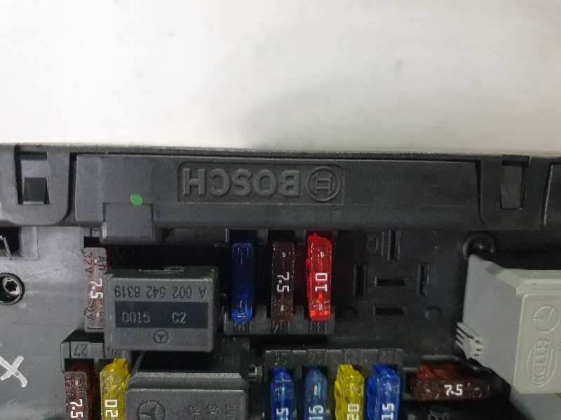 CAJA RELES - FUSIBLES