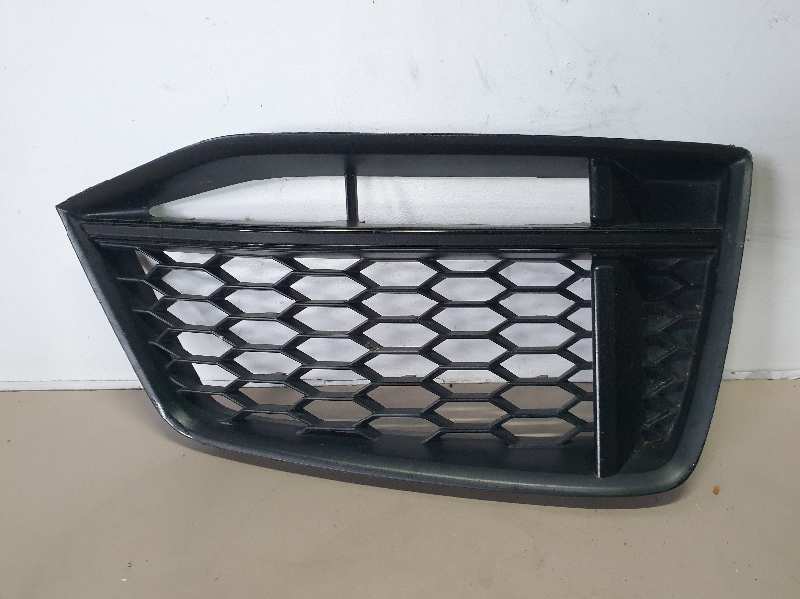 REJILLA PARAGOLPES DERECHA