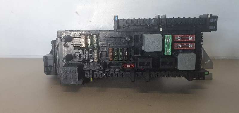 CAJA RELES - FUSIBLES