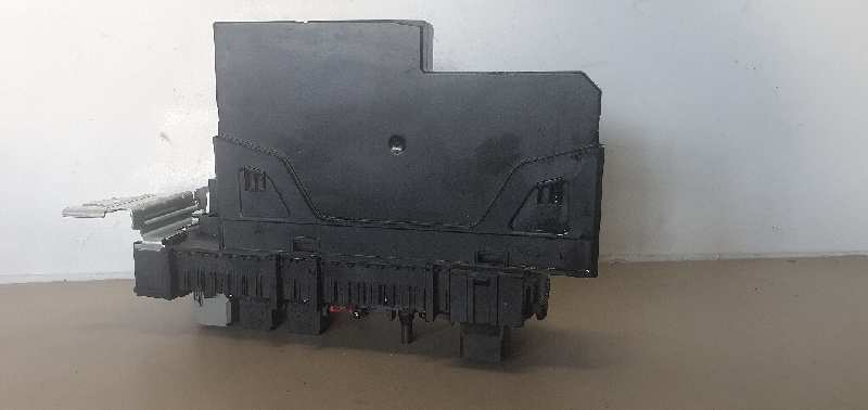 CAJA RELES - FUSIBLES