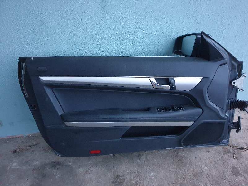 GUARNECIDO PUERTA DELANTERA IZQUIERDA