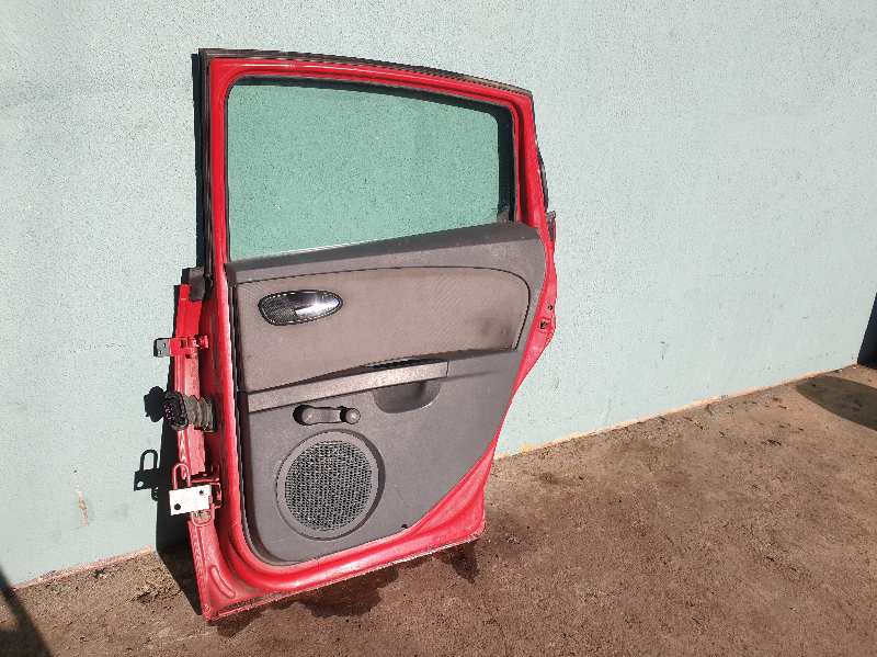 GUARNECIDO PUERTA TRASERA DERECHA