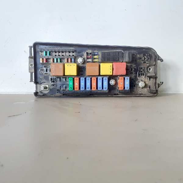 CAJA RELES - FUSIBLES