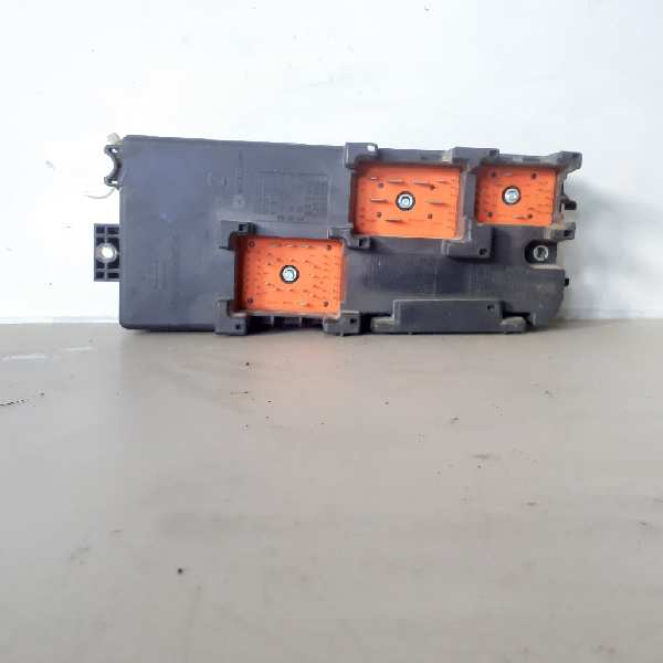 CAJA RELES - FUSIBLES