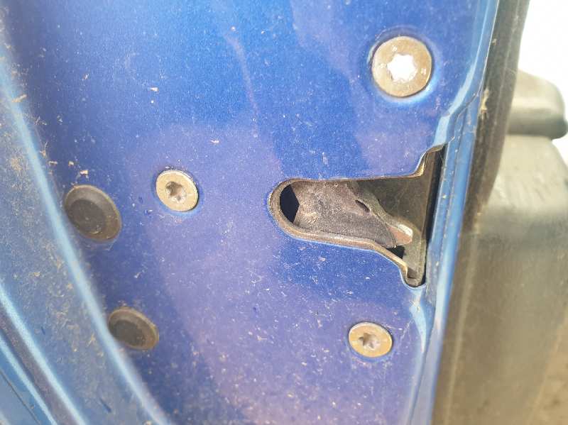 CERRADURA PUERTA DELANTERA IZQUIERDA 