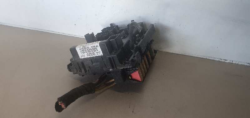 CAJA RELES - FUSIBLES