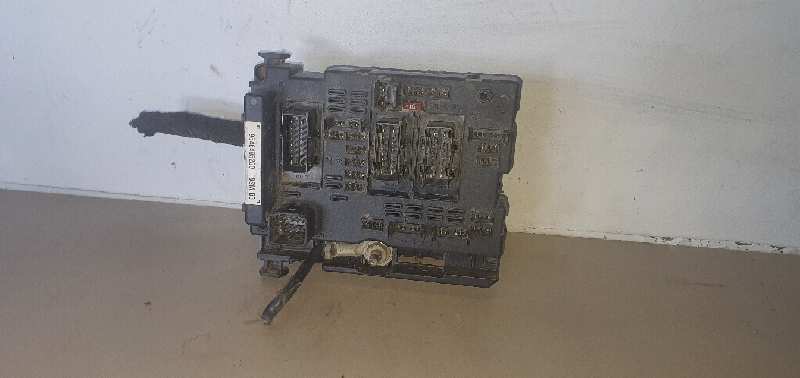 CAJA RELES - FUSIBLES