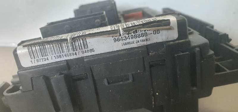 CAJA RELES - FUSIBLES