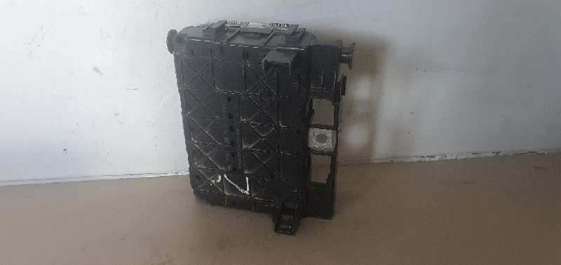 CAJA RELES - FUSIBLES