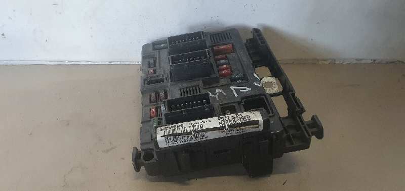 CAJA RELES - FUSIBLES