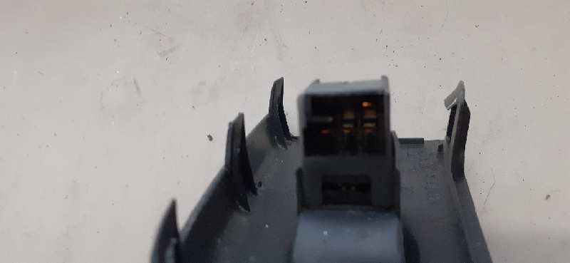 MANDO ELEVALUNAS DELANTERO DERECHO