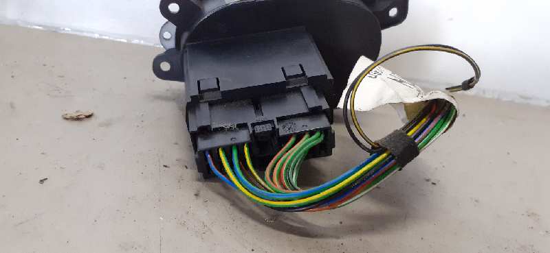 13A024 MANDO LUCES FORD FOCUS LIM. (CB4)