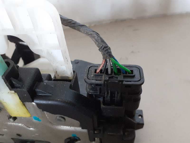 CERRADURA PUERTA DELANTERA IZQUIERDA 