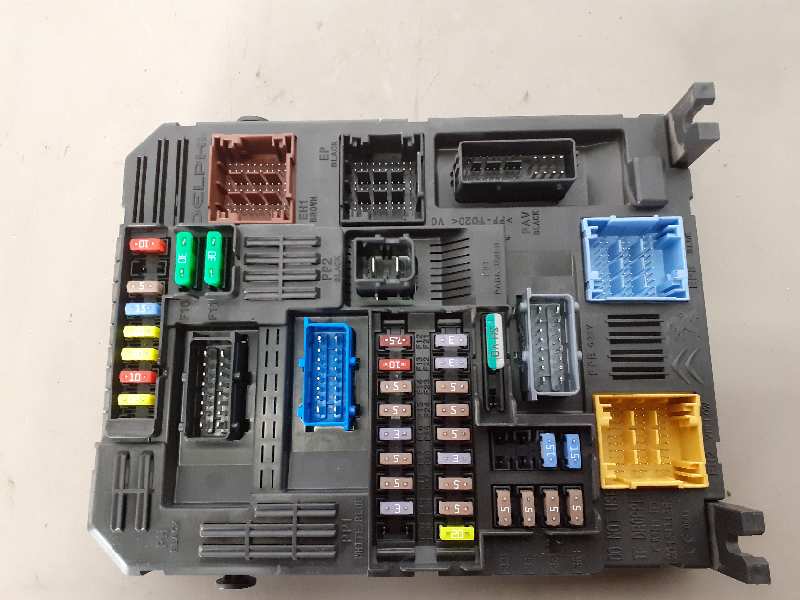 CAJA RELES - FUSIBLES