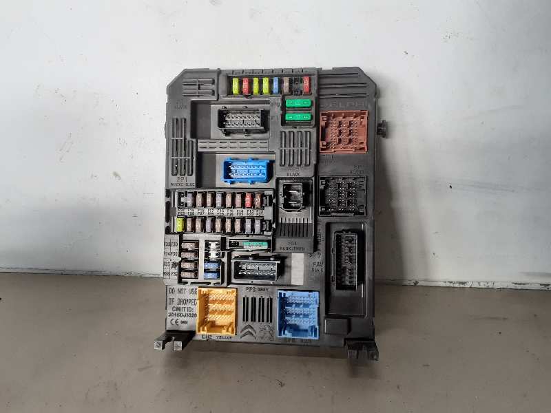 CAJA RELES - FUSIBLES