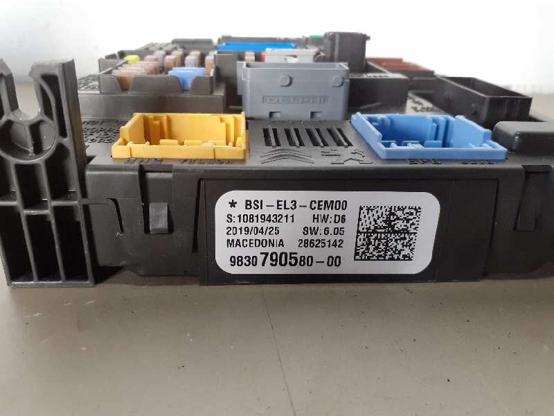 CAJA RELES - FUSIBLES