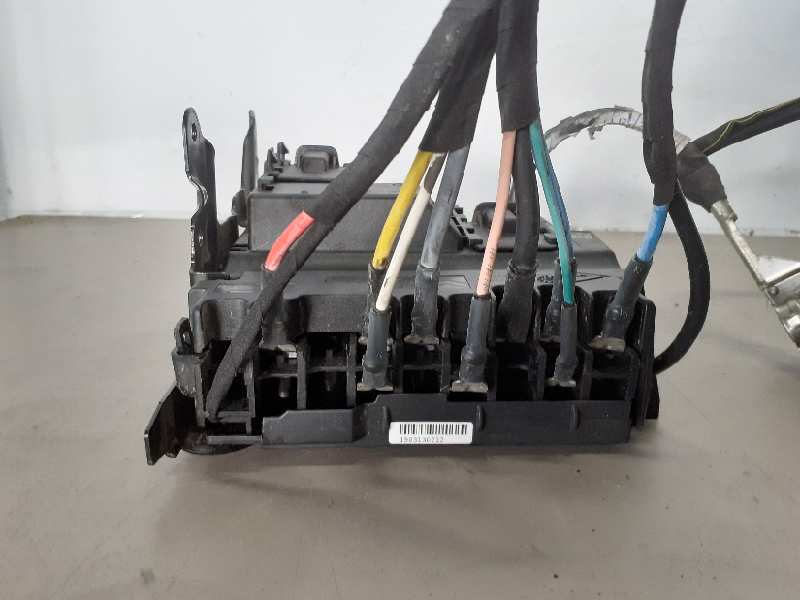 CAJA RELES - FUSIBLES