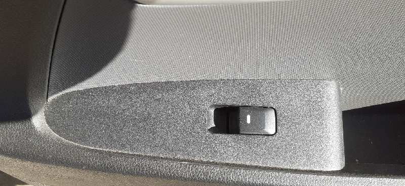 ELEVALUNAS TRASERO DERECHO