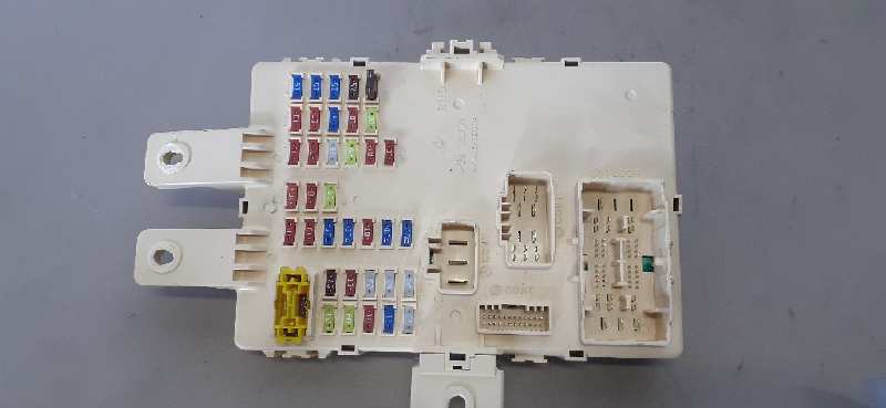 CAJA RELES - FUSIBLES