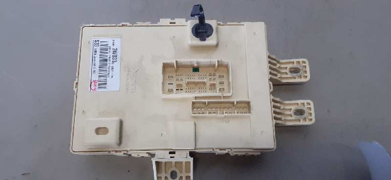 CAJA RELES - FUSIBLES