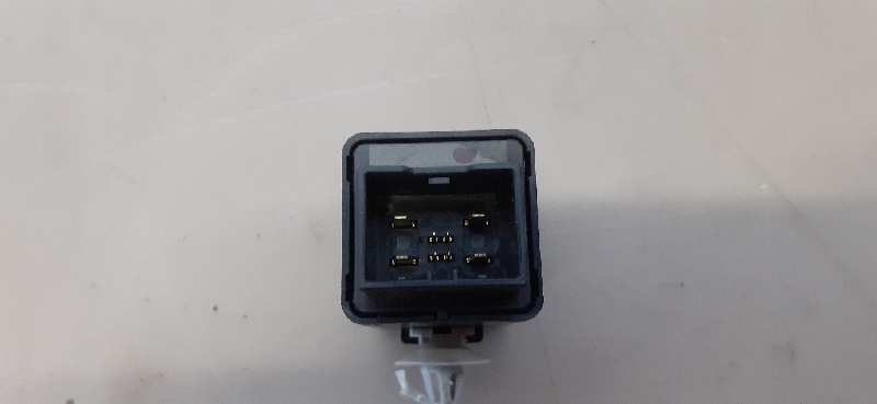 CAJA RELES - FUSIBLES