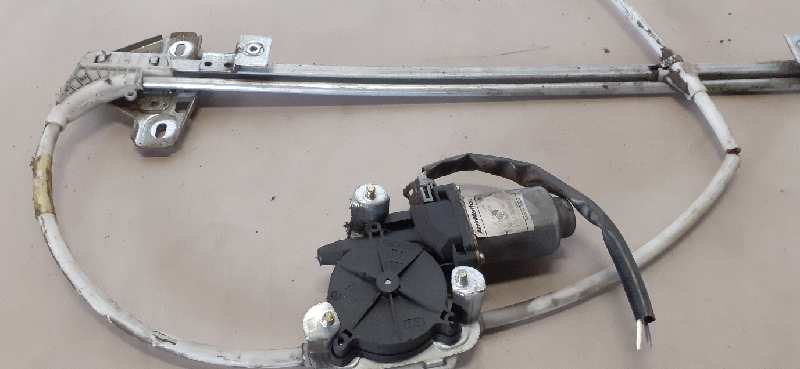 ELEVALUNAS DELANTERO DERECHO