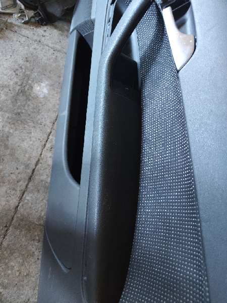 GUARNECIDO PUERTA DELANTERA DERECHA