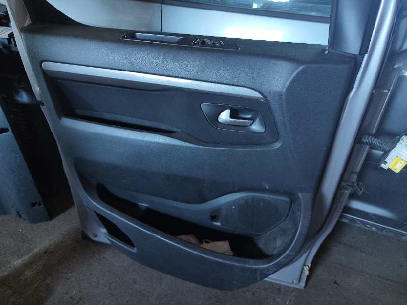 GUARNECIDO PUERTA DELANTERA IZQUIERDA