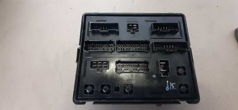 CAJA RELES - FUSIBLES