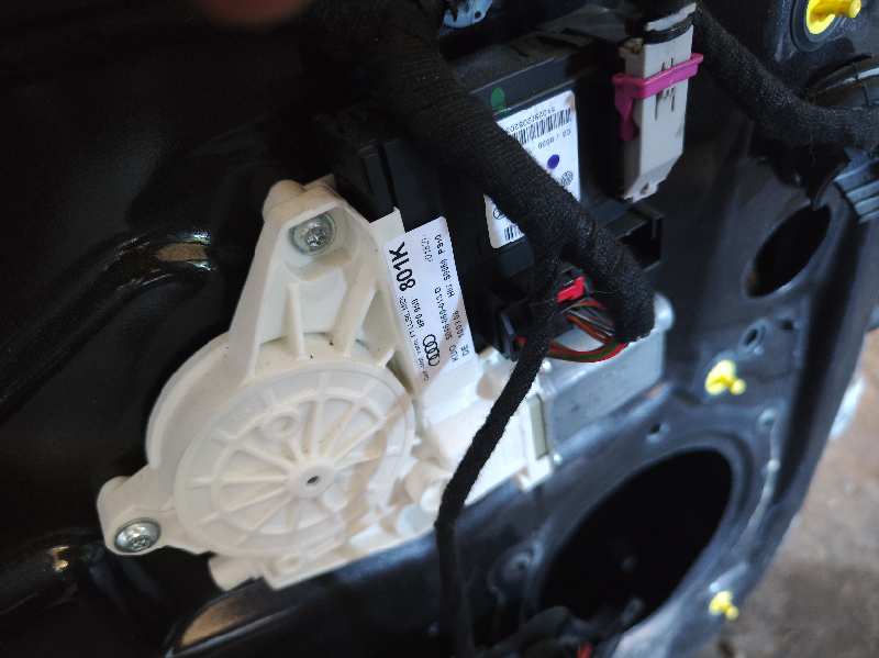 MOTOR ELEVALUNAS DELANTERO IZQUIERDO