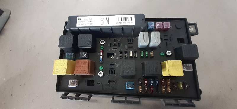 CAJA RELES - FUSIBLES