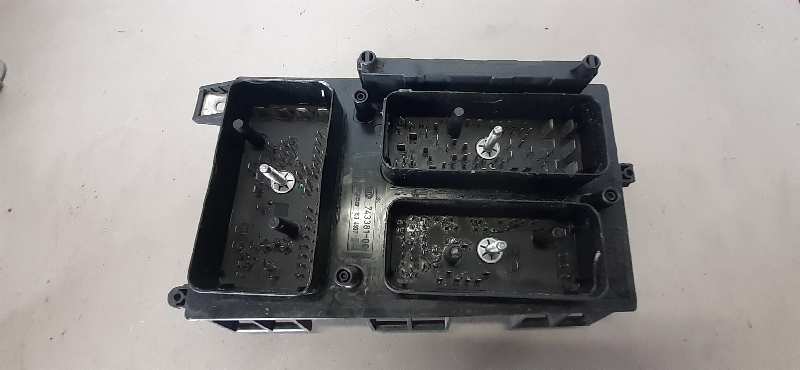 CAJA RELES - FUSIBLES