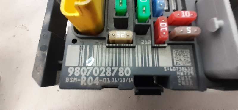 CAJA RELES - FUSIBLES