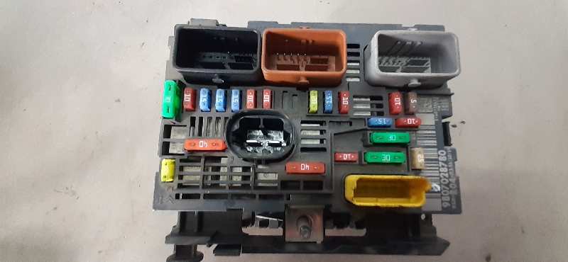 CAJA RELES - FUSIBLES