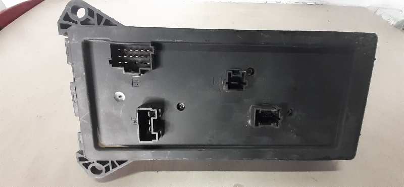 CAJA RELES - FUSIBLES